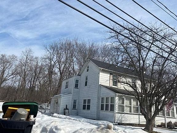 3rd image of 502 River Rd