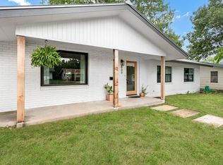809 Sunset St, Fredericksburg, TX 78624