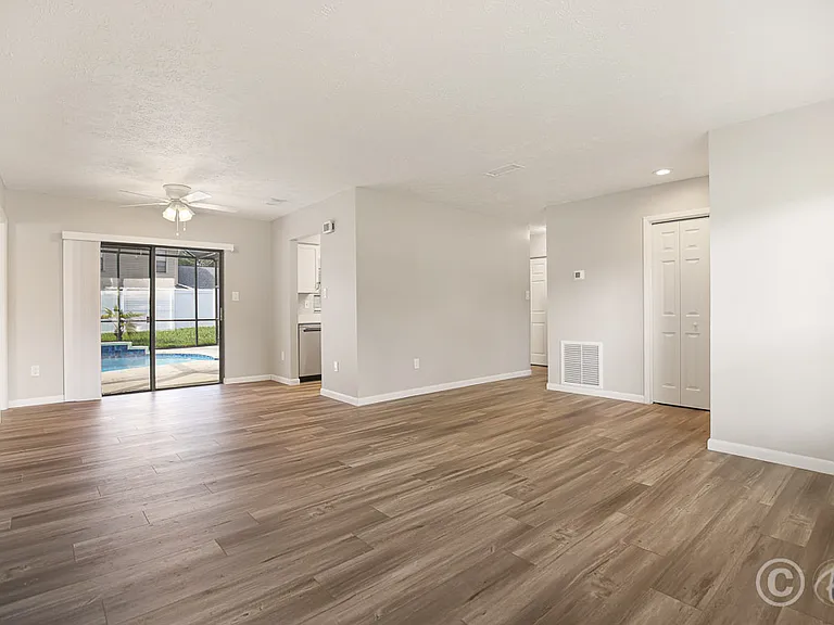 423 Van Reed Manor Dr — Photo 2