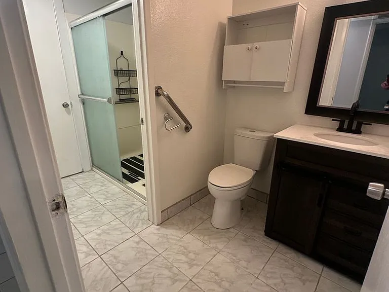 308 N Riverside Dr — Photo 12