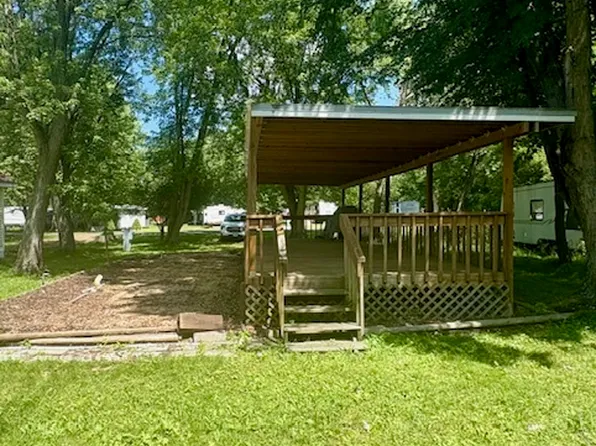 4/19 Woodhaven Dr E, Sublette, IL 61367