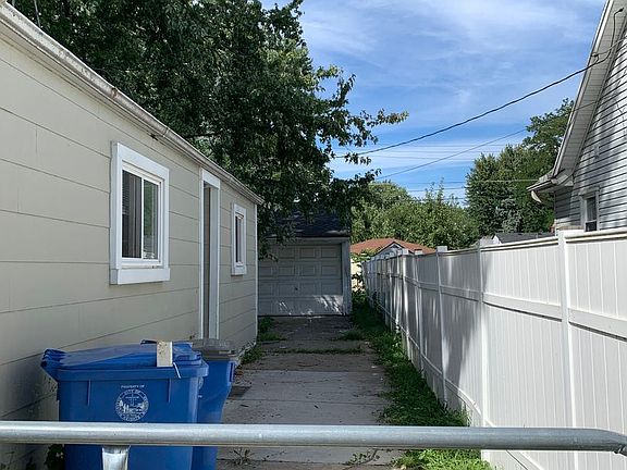 4th image of 20224 Annapolis St