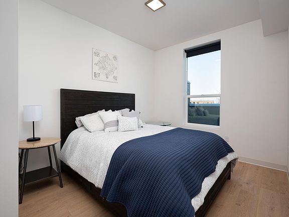 4th image of 718 W Babcock St Unit 206