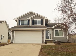 2721 Fayrdale Dr, Des Moines, IA 50320
