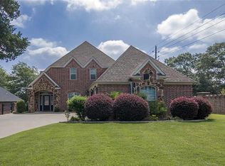 3800 Falls Creek Dr, Longview, TX 75605