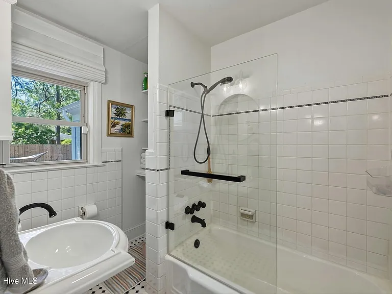Clark Dr — Photo 7