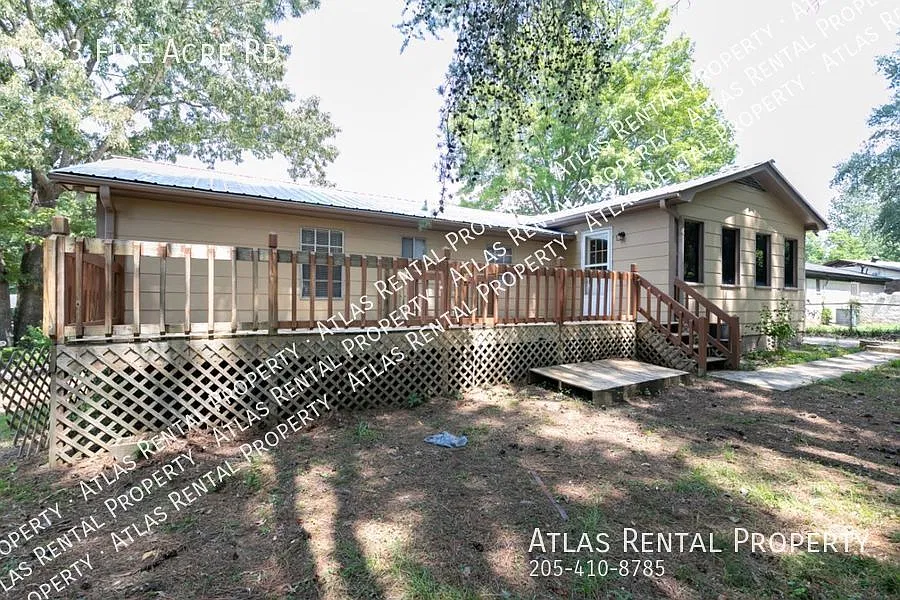 Stunning 4-Bedroom Home with Gourmet Kitchen and Deck in Hueytown! — Photo 3