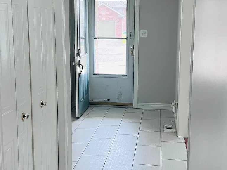 1279 Aldersbrook Rd — Photo 3