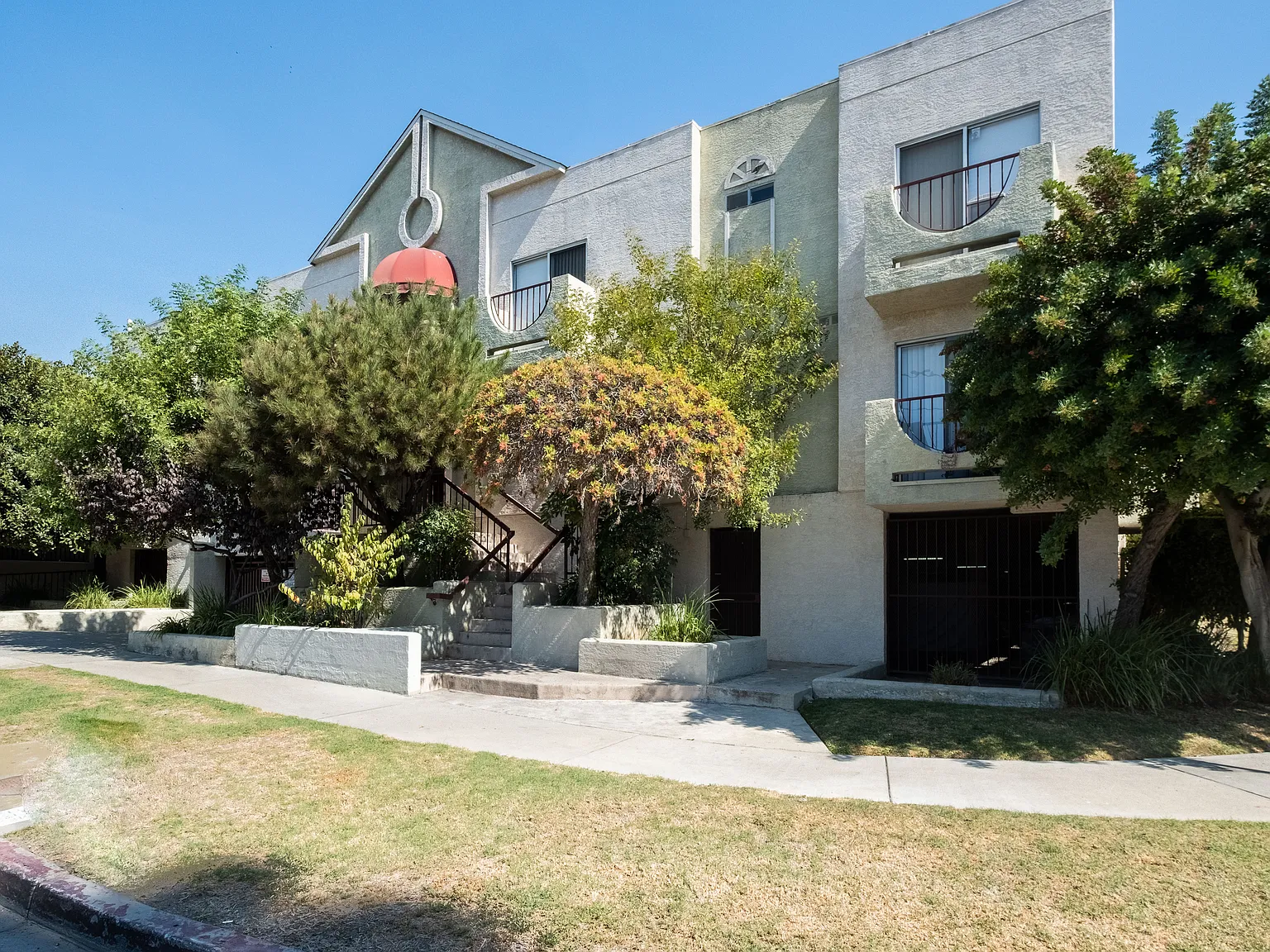 1 bed, 700 sqft, $2,100 — Photo 1