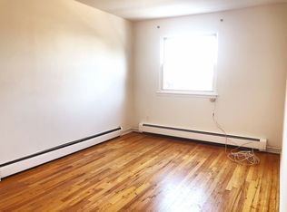 32-77 37th St #3R, Astoria, NY 11103