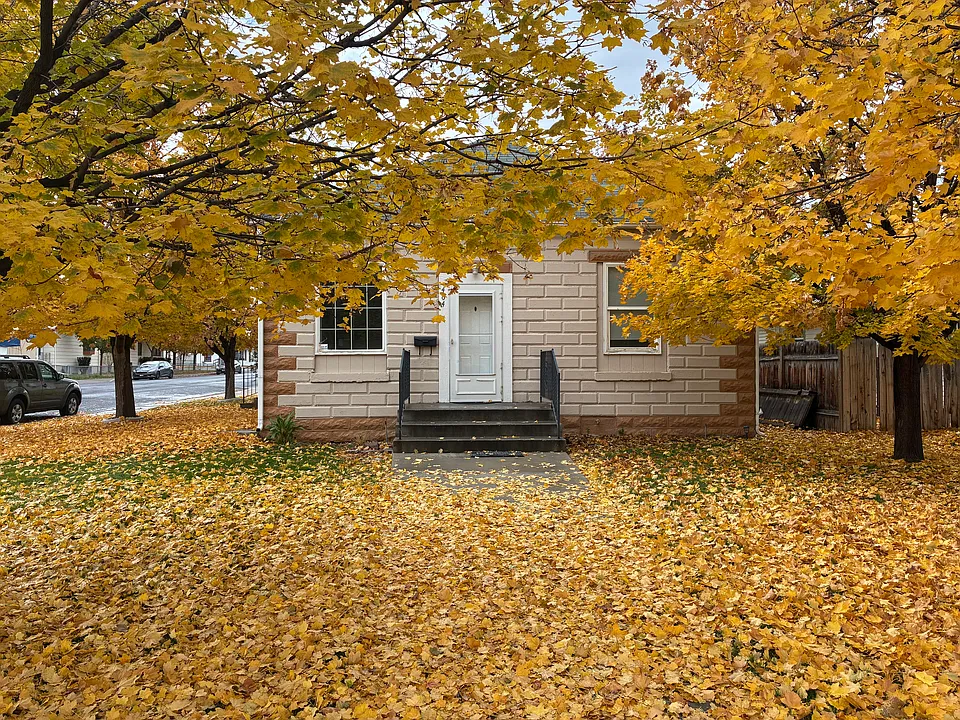 464 4th Ave E