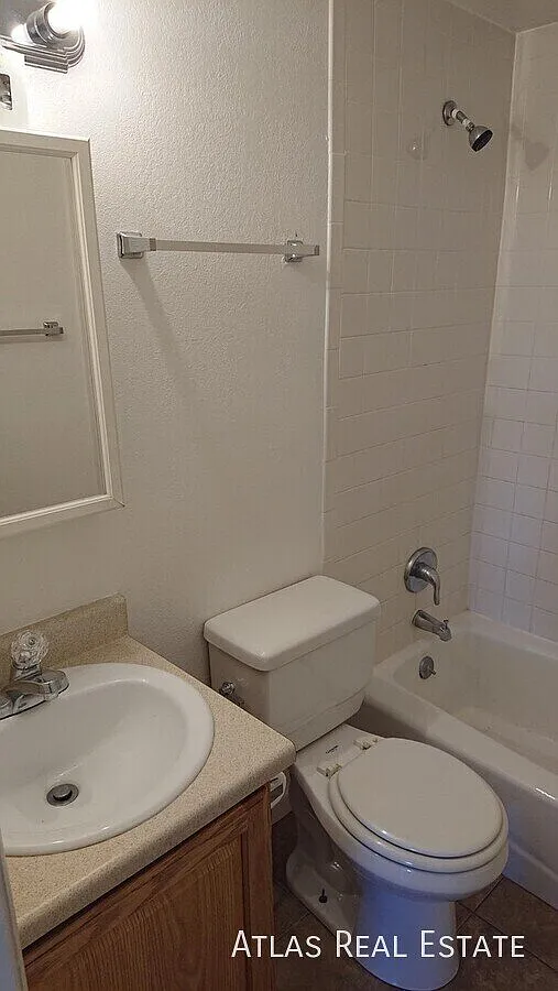 Save $1295! Fantastic Location near Rock Park and Downtown Castle Rock! Walk to Town! 2 Bed 1 Bat... — Photo 4