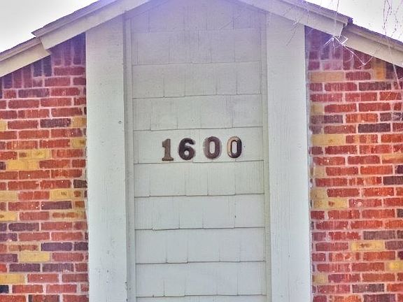 3rd image of 1600 W Braker Ln