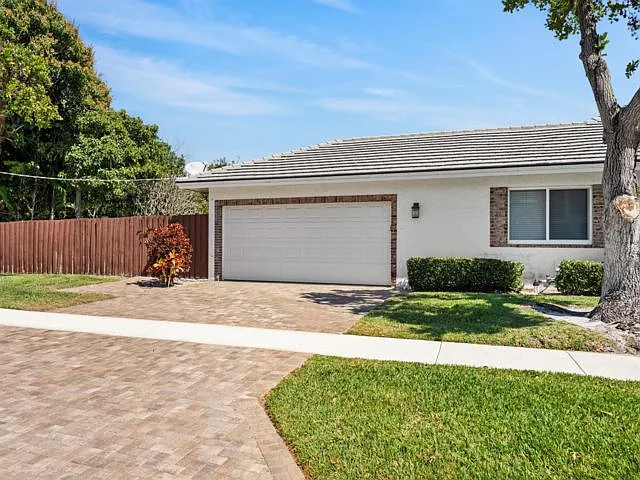 4 bed, 2.0 bath, $7,250 — Photo 2