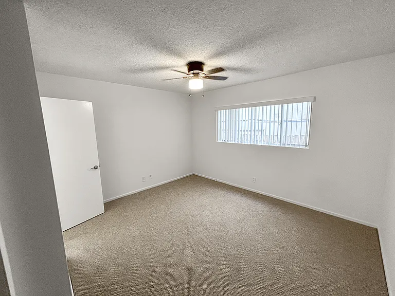 1246 Wellesley Ave #10 — Photo 19