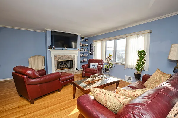 Sold by Prime Realty | media 7
