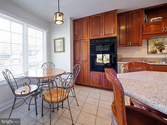 5th image of 10 Rockford Mews Ct
