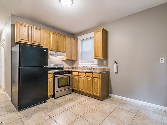 4th image of 29 Linden Ave