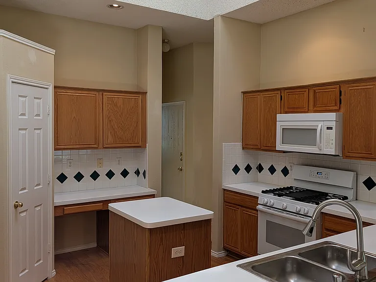 817 Snapdragon Ln — Photo 2