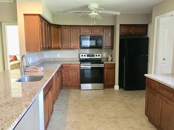 2nd image of 760 Parsons Cir SE