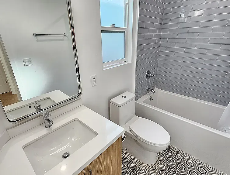1747 N Kingsley Dr #10 — Photo 15
