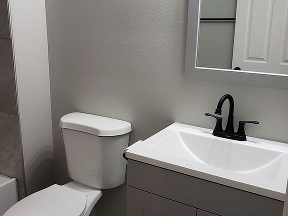 5th image of 612 NE Santiam Blvd #1B