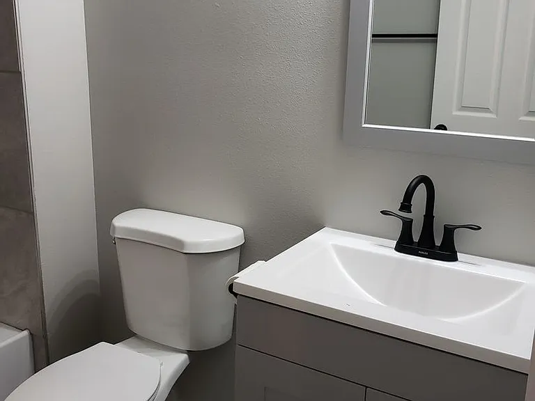 612 NE Santiam Blvd — Photo 15