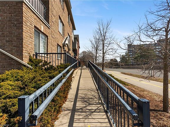 3rd image of 950 Highland Rd W #20