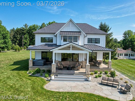 3rd image of 2208 Grove Park Rd