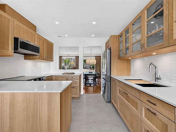 3rd image of 295 Lower Ganges Rd #28
