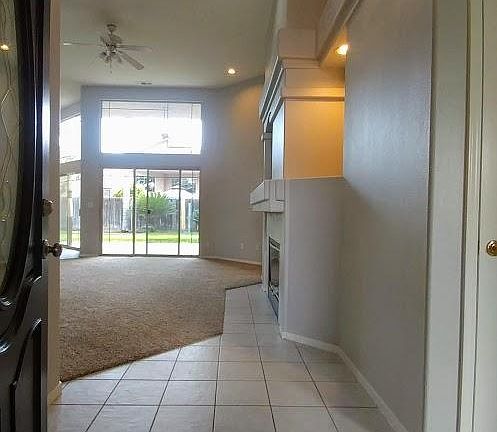 3rd image of 1446 E Parkview Ct