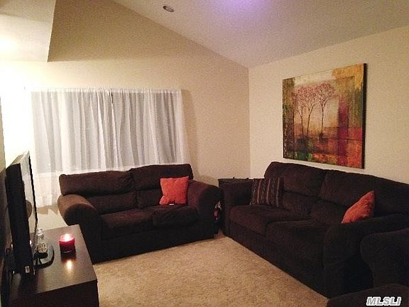4th image of 71 Willett Ave