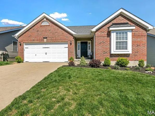 325 Briarchase Cir, Lake Saint Louis, MO 63367