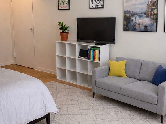 3rd image of 35 Eastern Pkwy APT 6A
