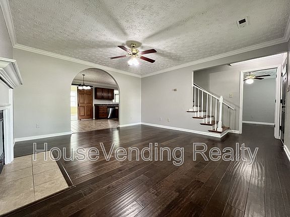 3rd image of 9735 Hawkdale Ln