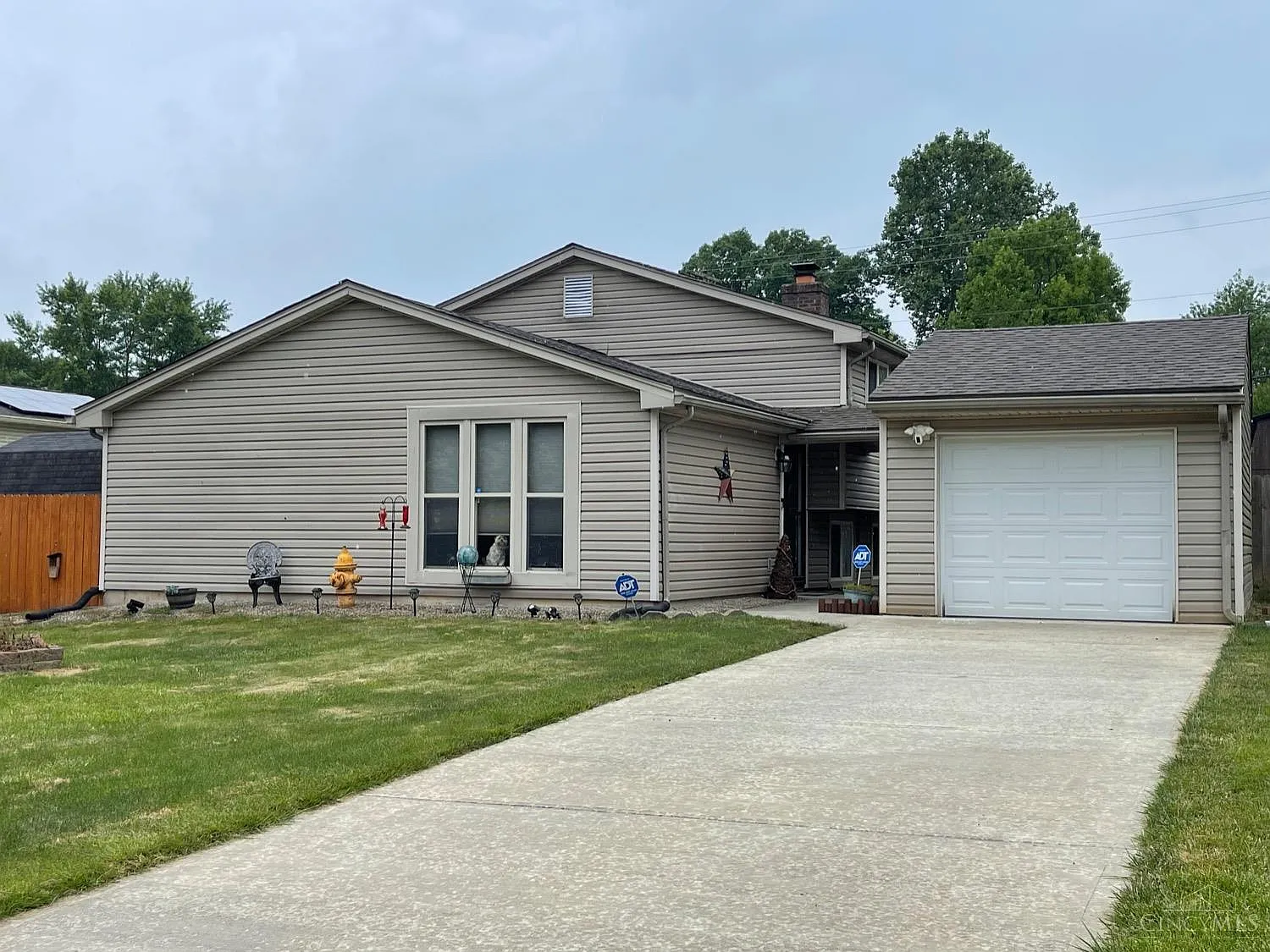 1039 Gene Ave photo 1