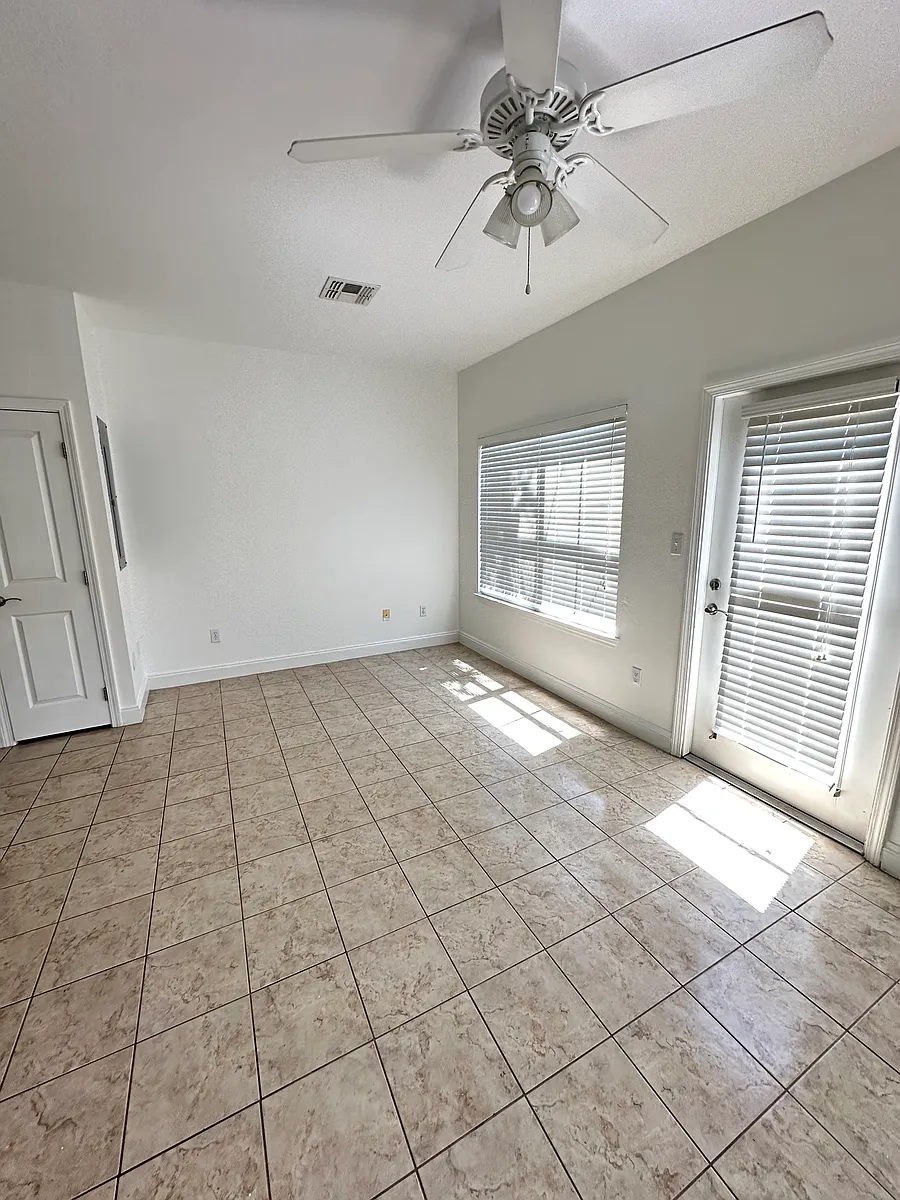 Building Photo - 24 Talon Ct #24E