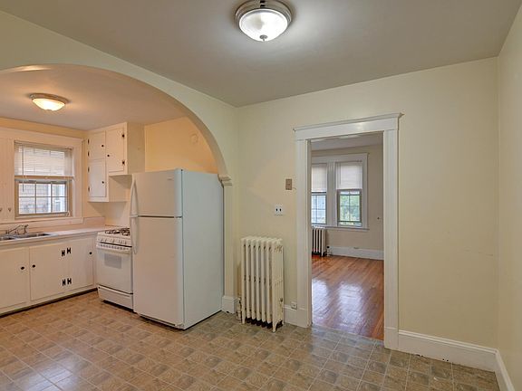 4th image of 29 Standish Ave #2