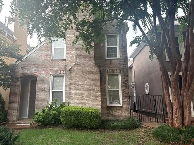 104 Island Crest Cir — Photo 1