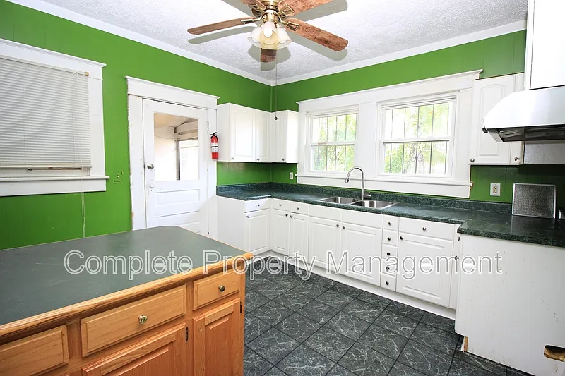 4 bed, 2.0 bath, 1600 sqft, $1,500 — Photo 4