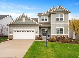 610 Scenic Rd, Hartland, WI 53029