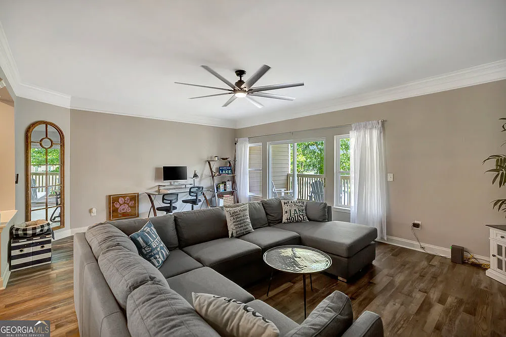 3 bed, 2.5 bath, 2418 sqft, $2,500 — Photo 3