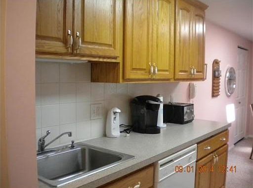 4th image of 220 Bedford St #69