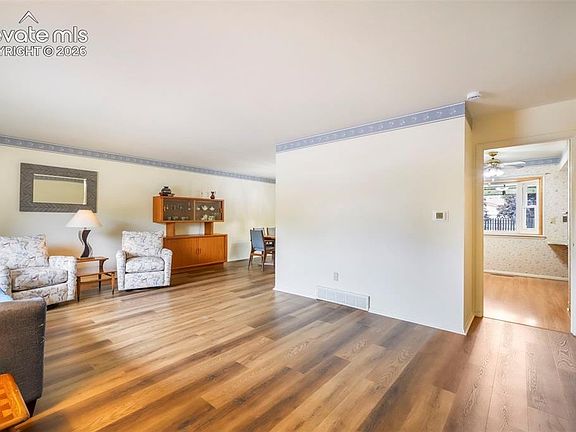 4th image of 2330 N Circle Dr