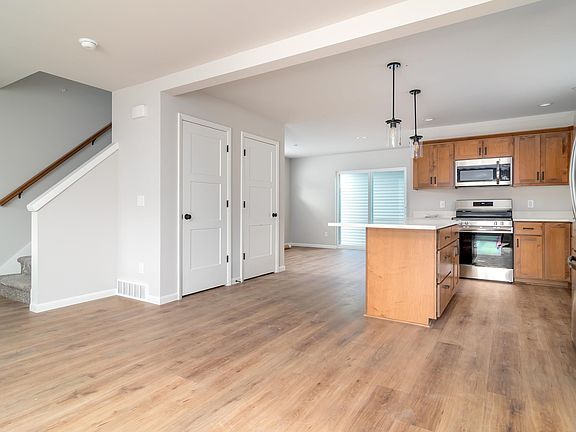 3rd image of 9408 Tawny Acorn Dr