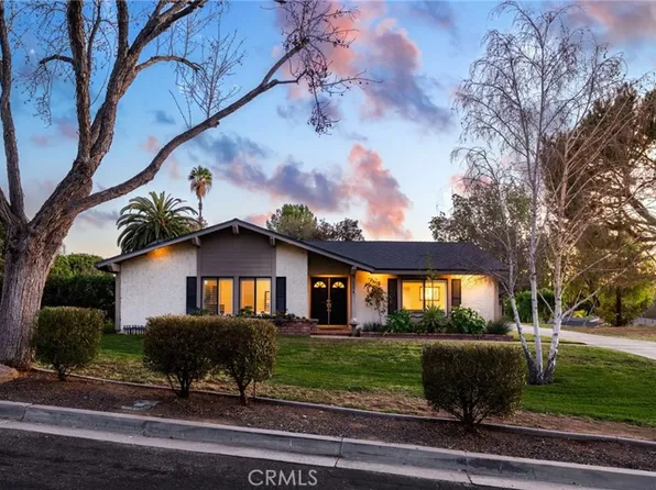 1274 Muirfield Rd, Riverside, CA 92506
