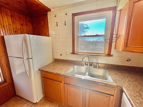 3rd image of 28 Summit Ave #2