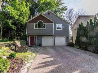 1190 Ridgemoor Dr, Waterford, MI 48328