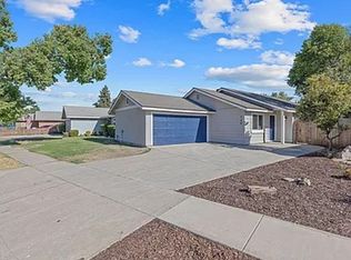 749 W Robin Ave, Visalia, CA 93291