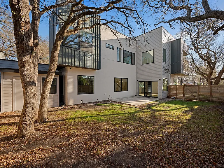 910 Nalide St #B — Photo 32